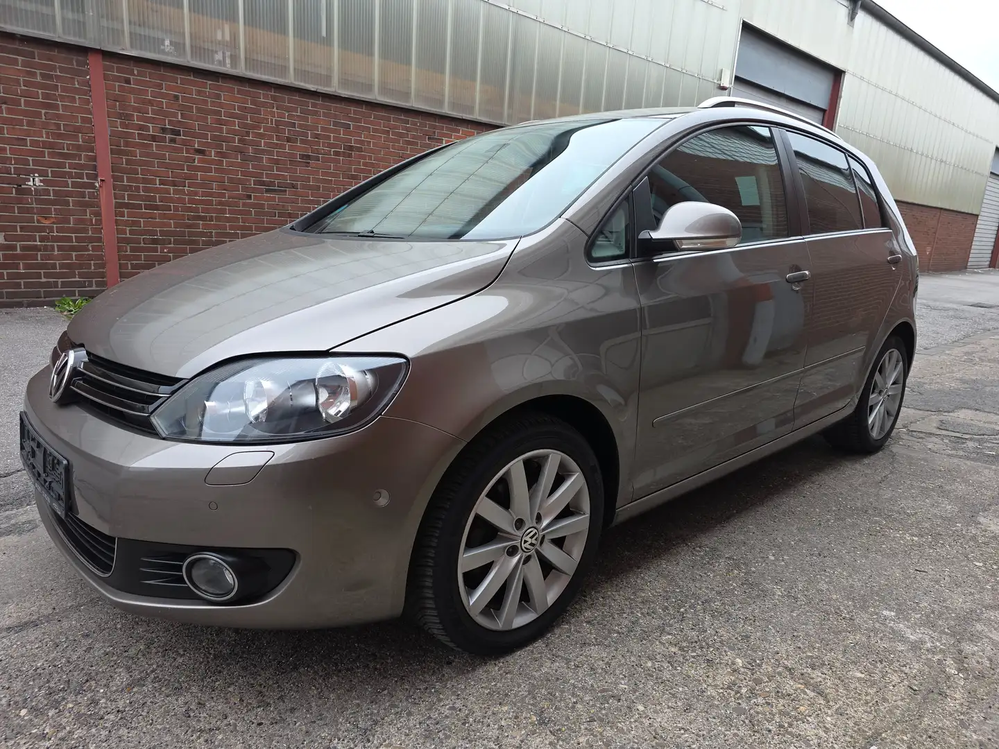 Volkswagen Golf Plus Highline Automatik Braun - 1