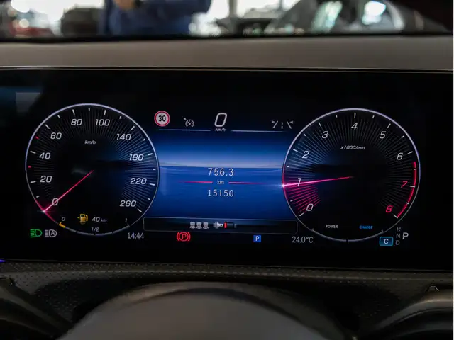 Mercedes-Benz Cla view 24