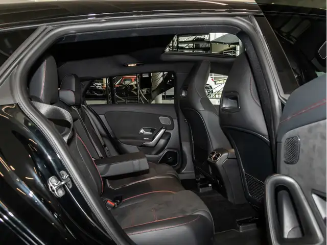 Mercedes-Benz Cla view 10