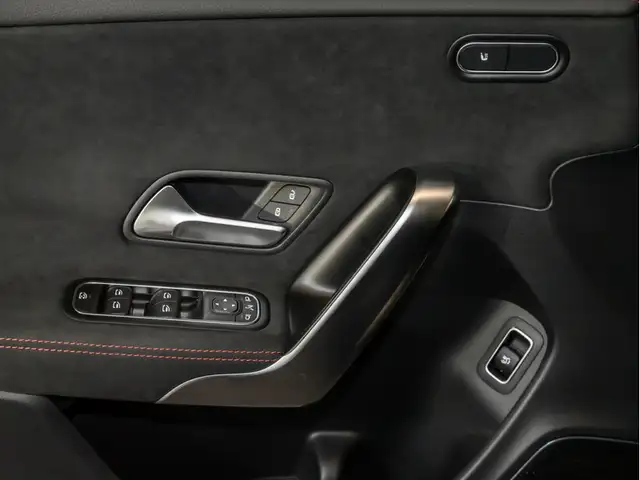 Mercedes-Benz Cla view 26