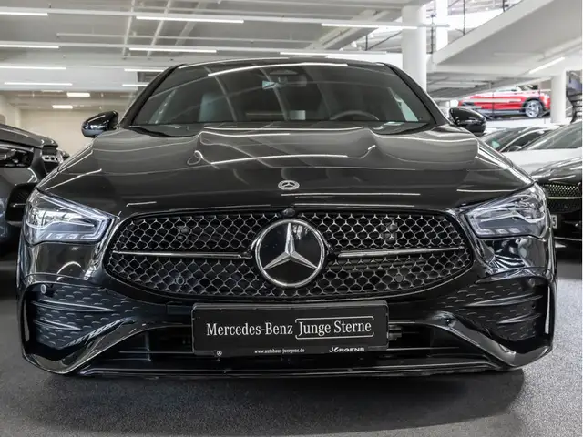 Mercedes-Benz Cla view 3