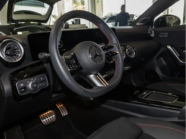 Mercedes-Benz Cla view 13