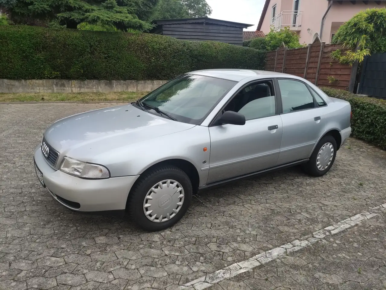 Audi A4 1.6, foto 2