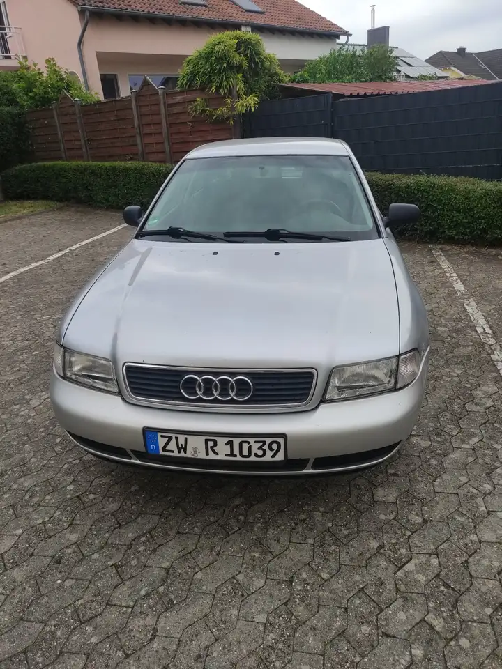 Audi A4 1.6, foto 1