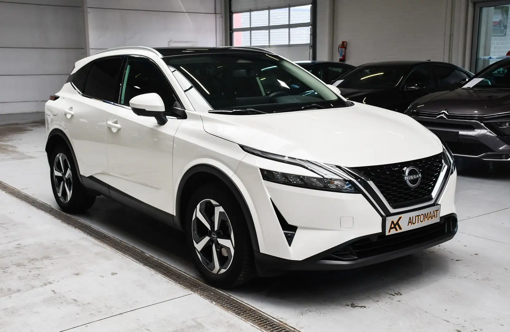 Nissan Qashqai 1.3 DIG-T MHEV Connecta Automaat - NAVI / PANO/ACC Blanco - 2