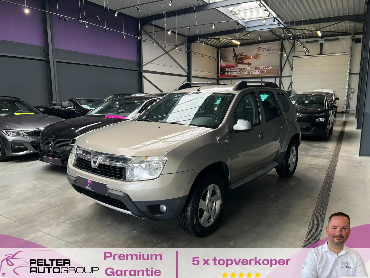 Dacia Duster 1.6i Leder Trekhaak Gekeurd Grijs - 1