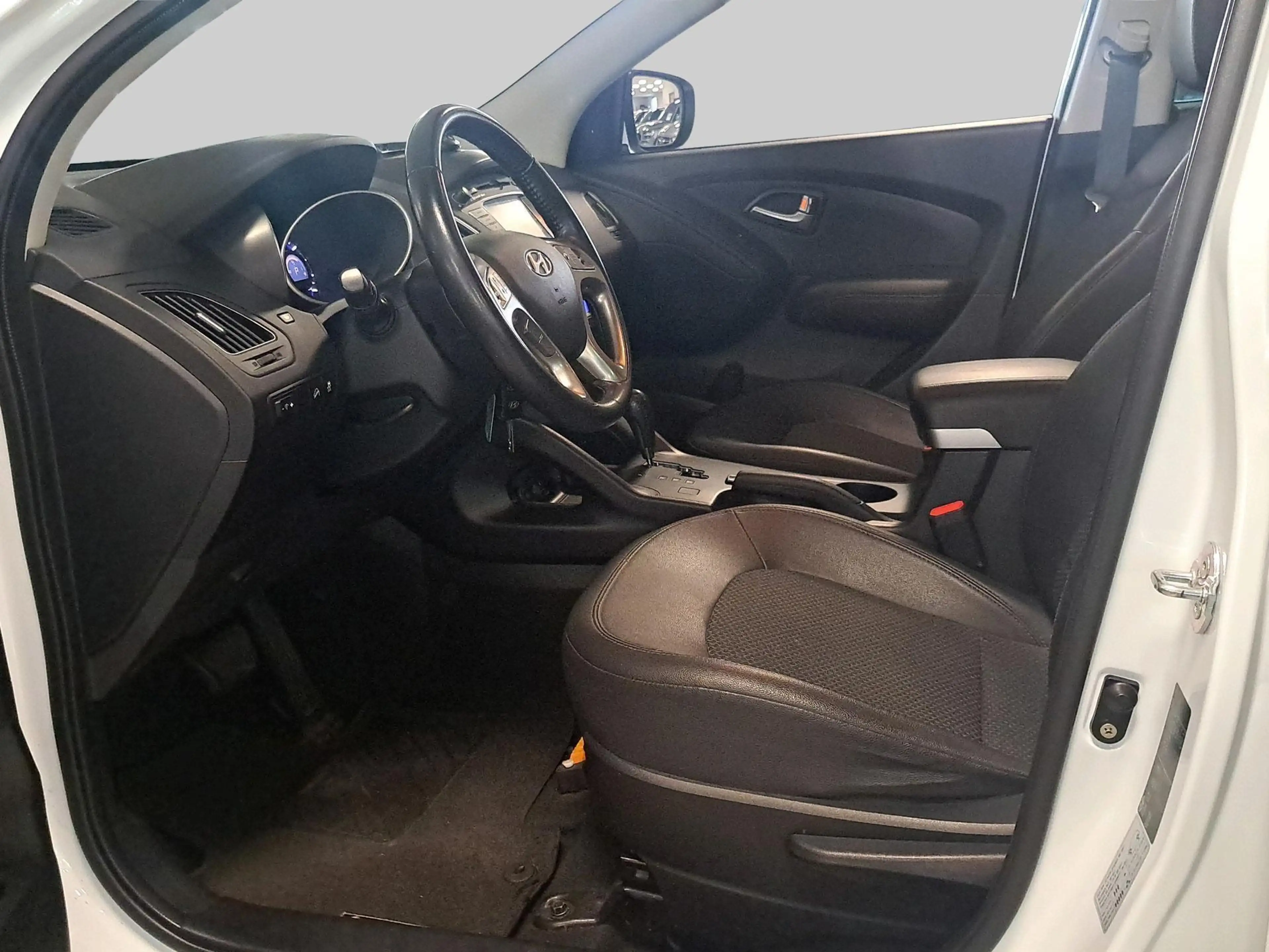Hyundai iX35 2.0i Business Edition — photo 11