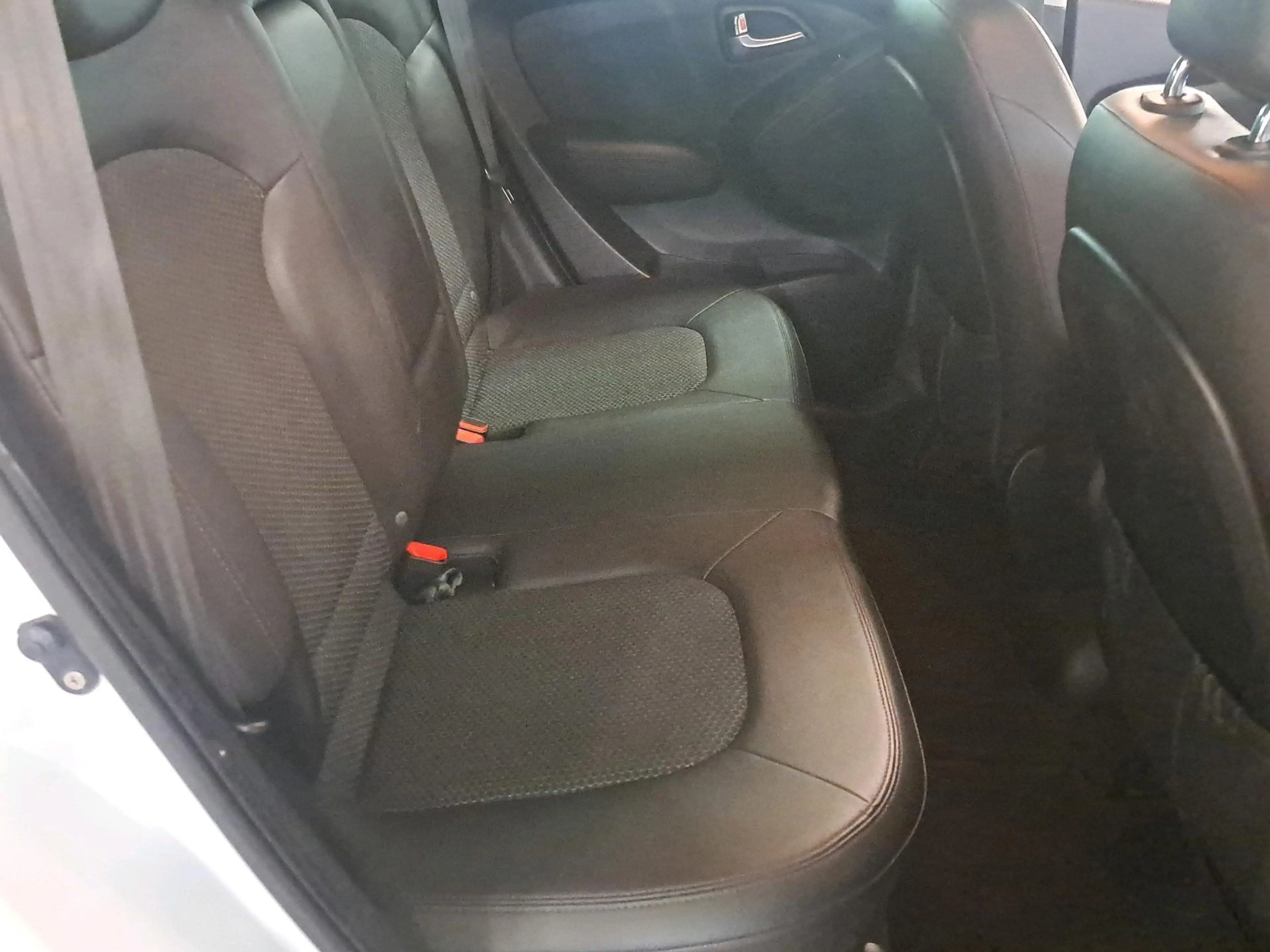 Hyundai iX35 2.0i Business Edition — photo 13