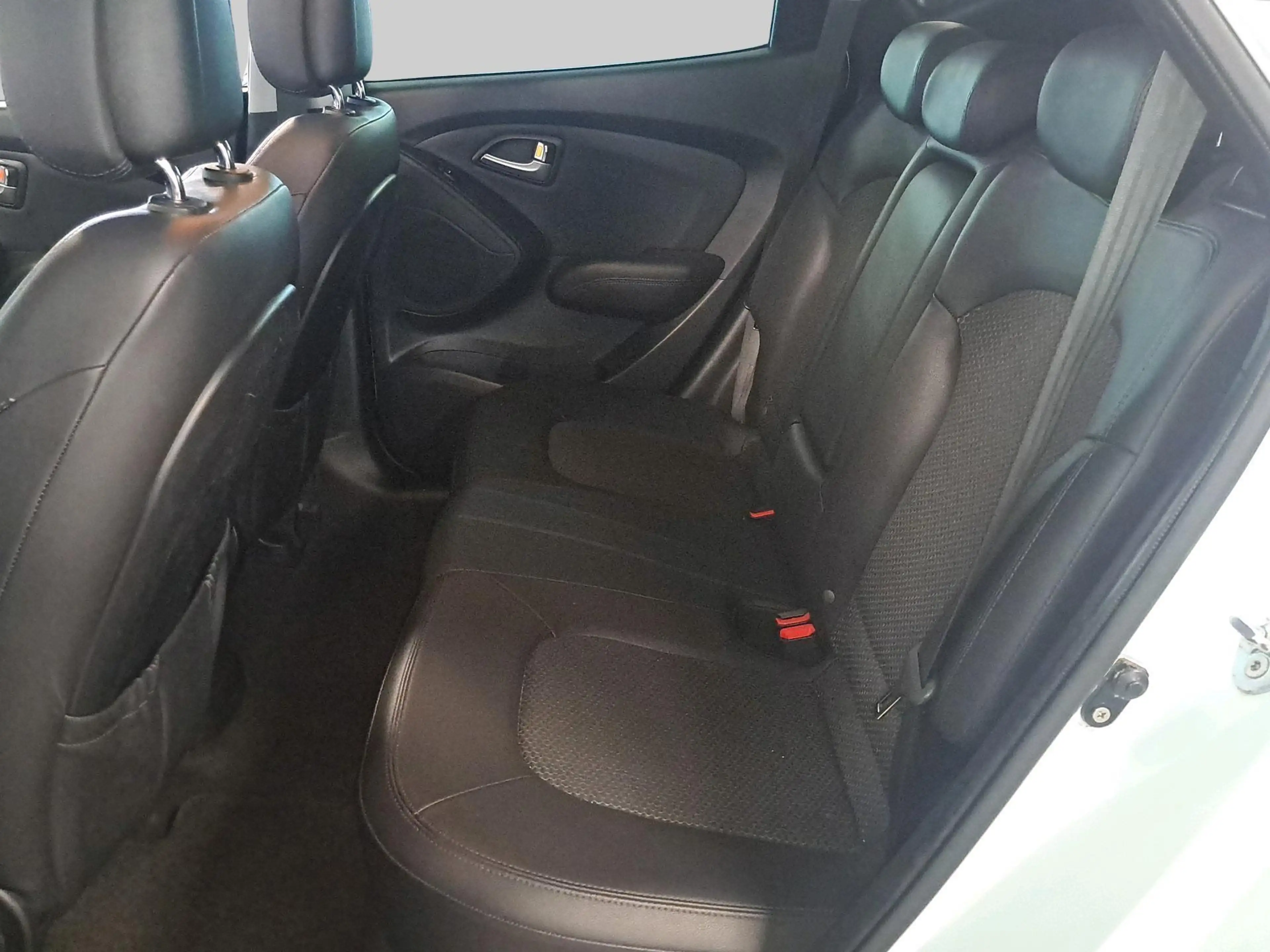 Hyundai iX35 2.0i Business Edition — photo 6