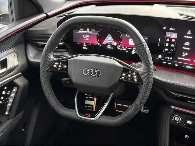 Audi Q5 view 8