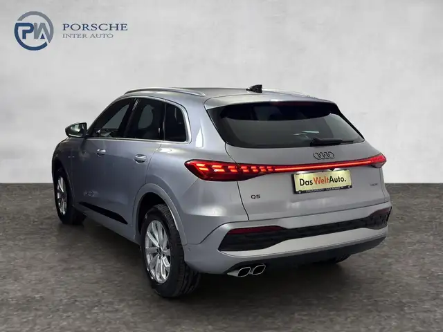 Audi Q5 view 4