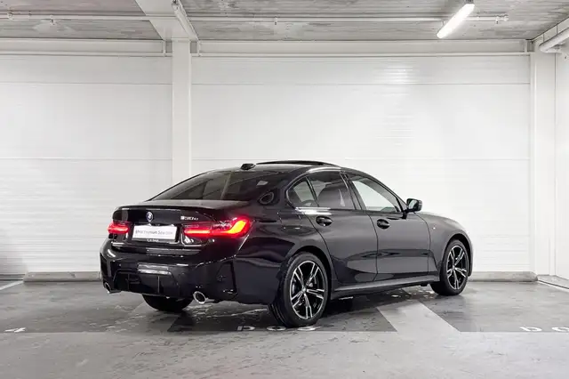 BMW 3 Series view 6