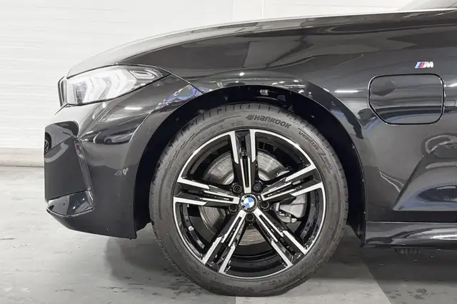 BMW 3 Series view 4