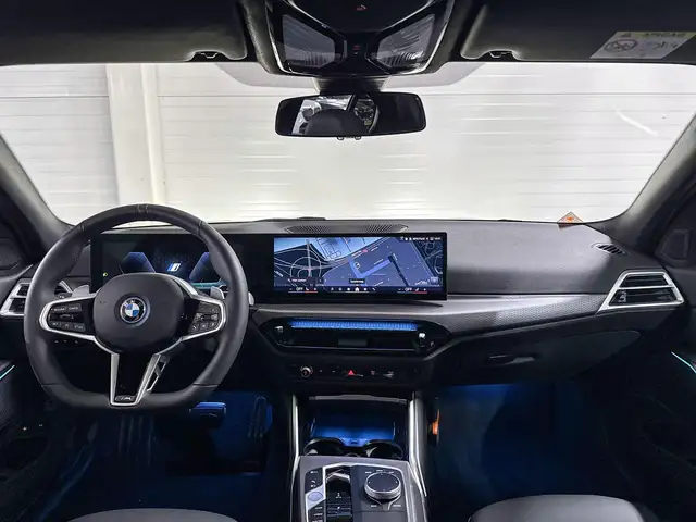 BMW 3 Series view 11