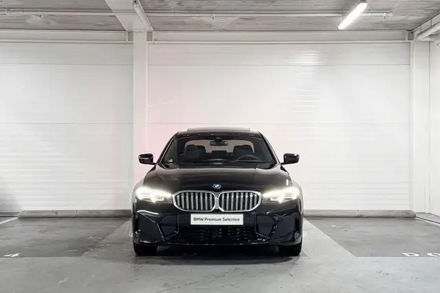 BMW 3 Series view 5