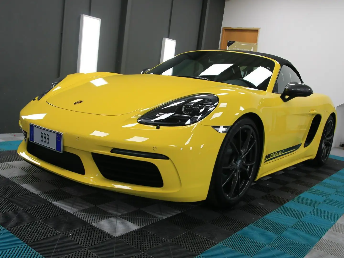 Porsche 718 Boxster T 2.0 300hp PDK + APPROVED. It's like new! žuta - 1