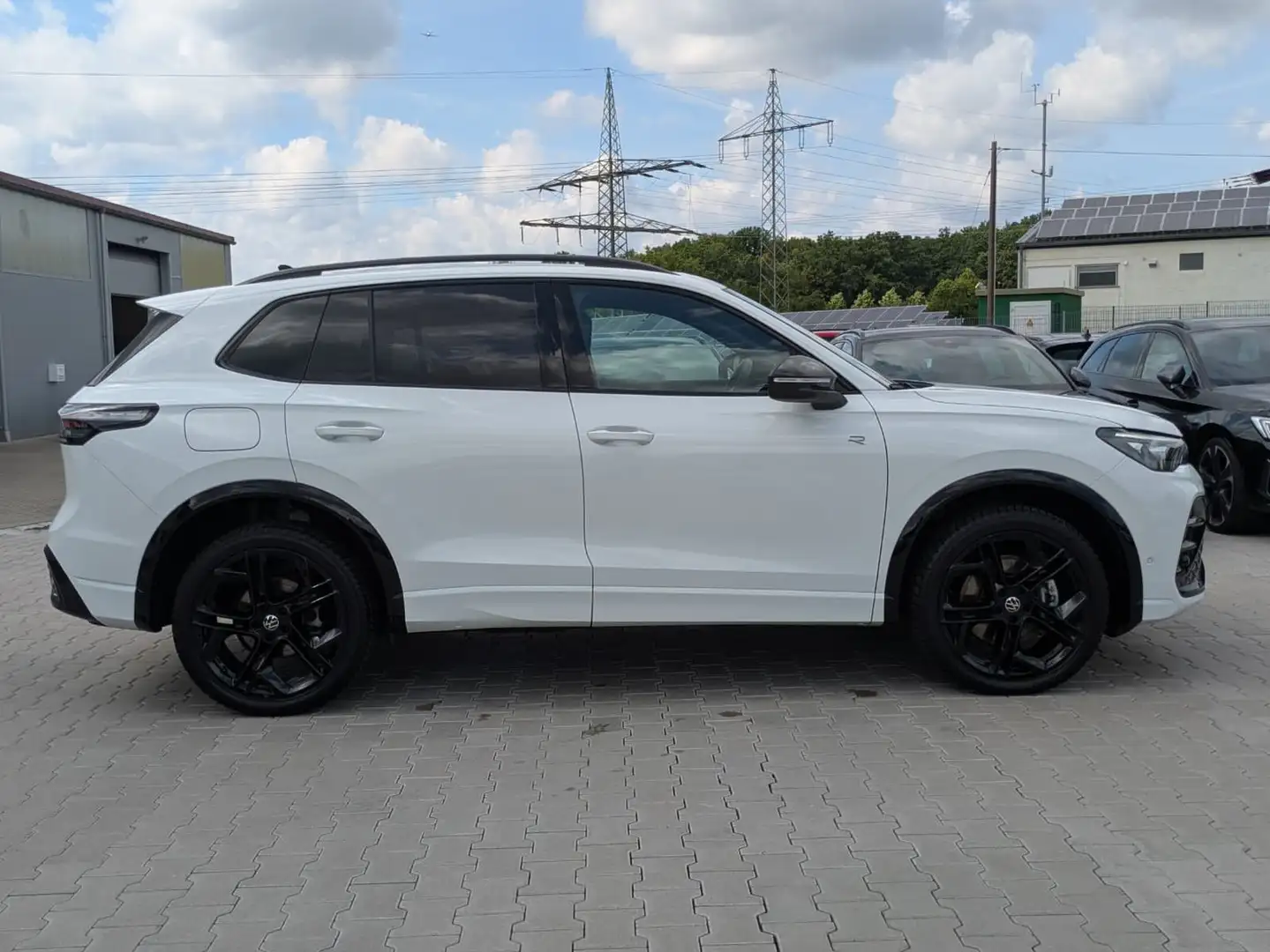 Volkswagen Tiguan 2.0 TDI 4M R-Line PANO*H&K*AHK*MATRIX*20" Weiß - 2