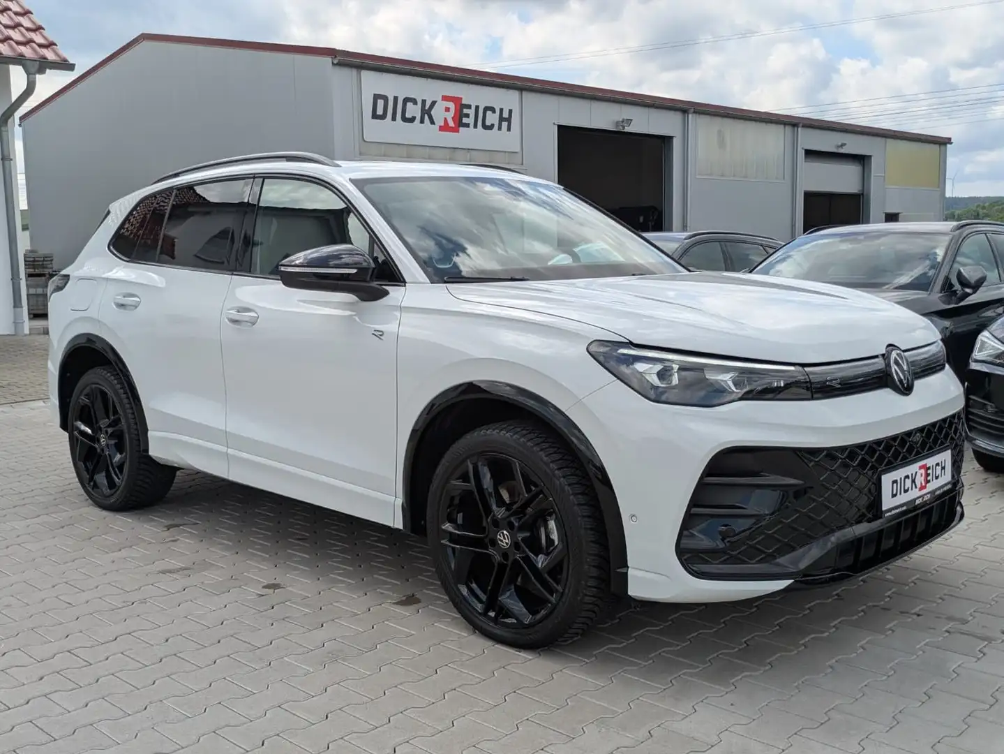 Volkswagen Tiguan 2.0 TDI 4M R-Line PANO*H&K*AHK*MATRIX*20" Weiß - 1