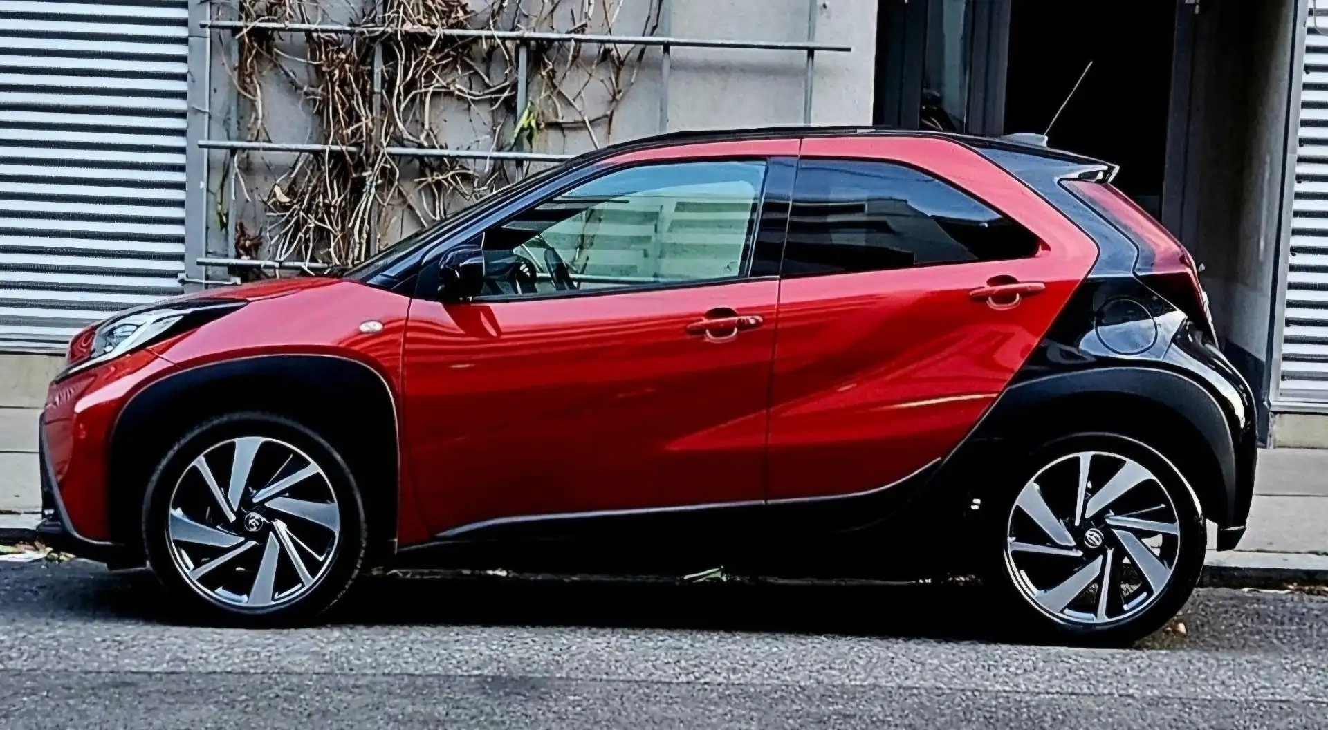 Toyota Aygo X Air Rot - 1