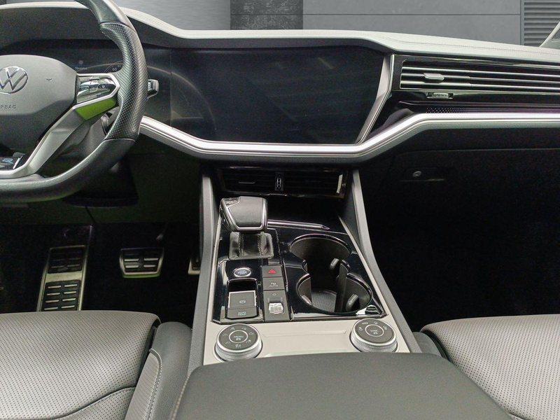 Volkswagen Touareg 3.0 TDI "R-LINE" 286 PS DSG+IQ.LIGHT+AHK+PANO+AREA — photo 15