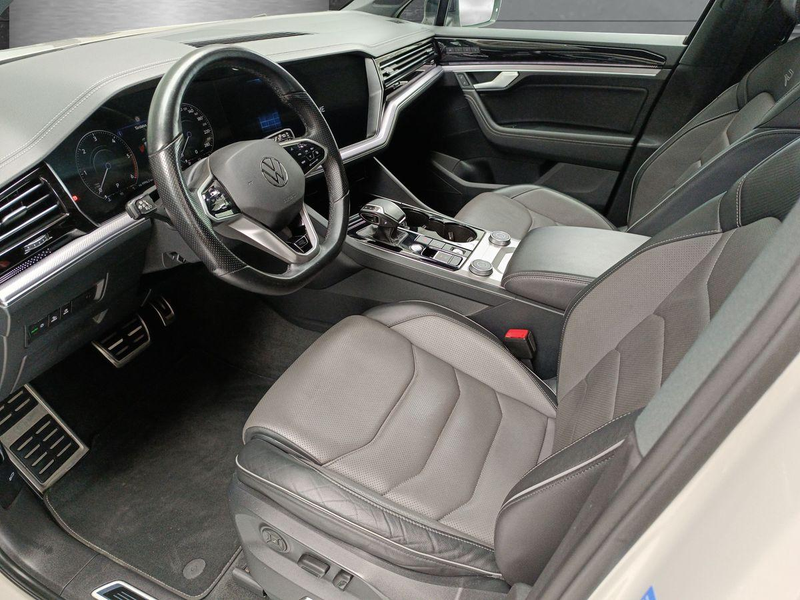 Volkswagen Touareg 3.0 TDI "R-LINE" 286 PS DSG+IQ.LIGHT+AHK+PANO+AREA — photo 12
