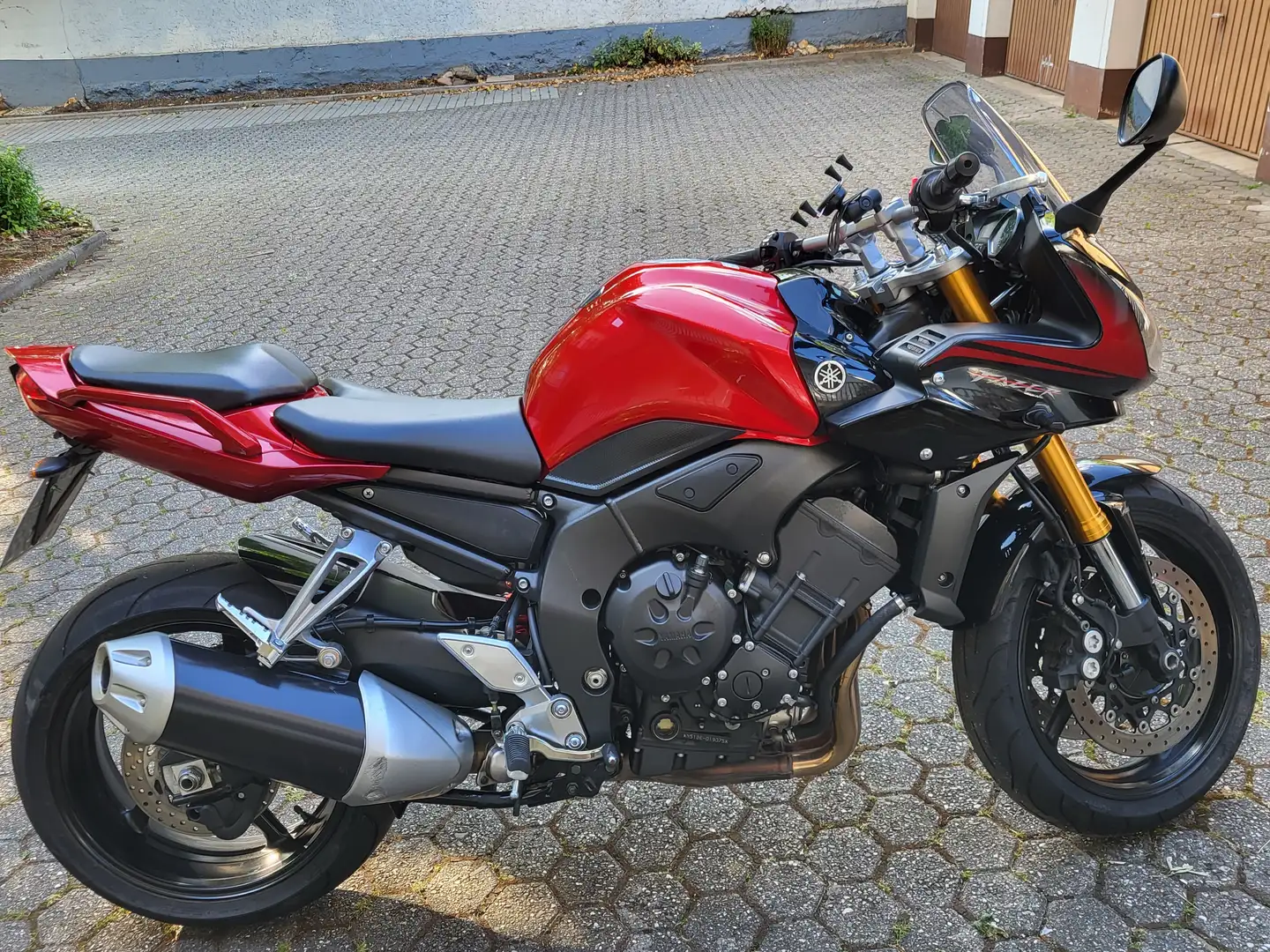 Yamaha FZ 1 Fazer Rot - 1