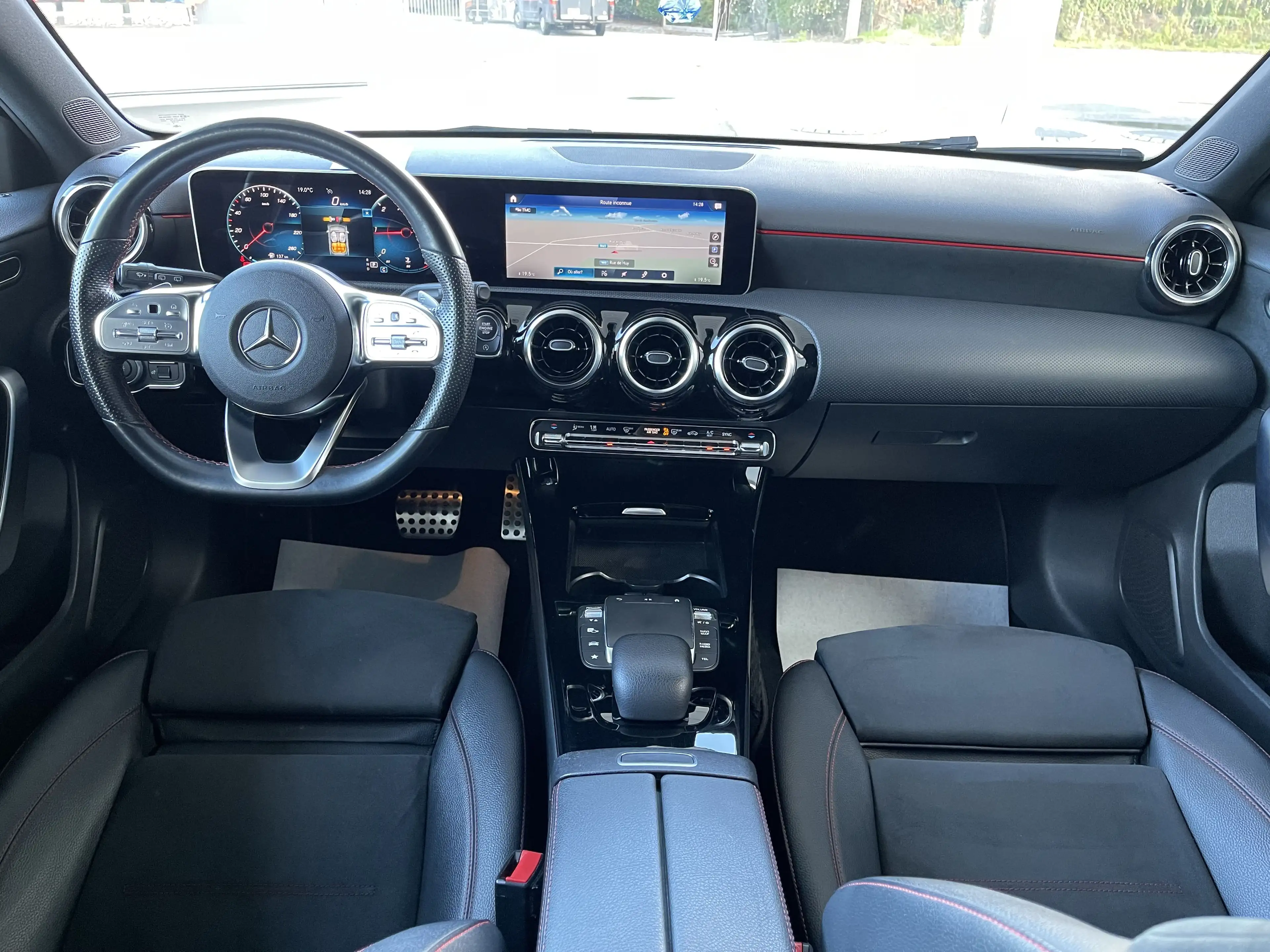 Mercedes-Benz A 180 d *** GARANTIE + PACK AMG + LED + GPS + CUIR *** — photo 10