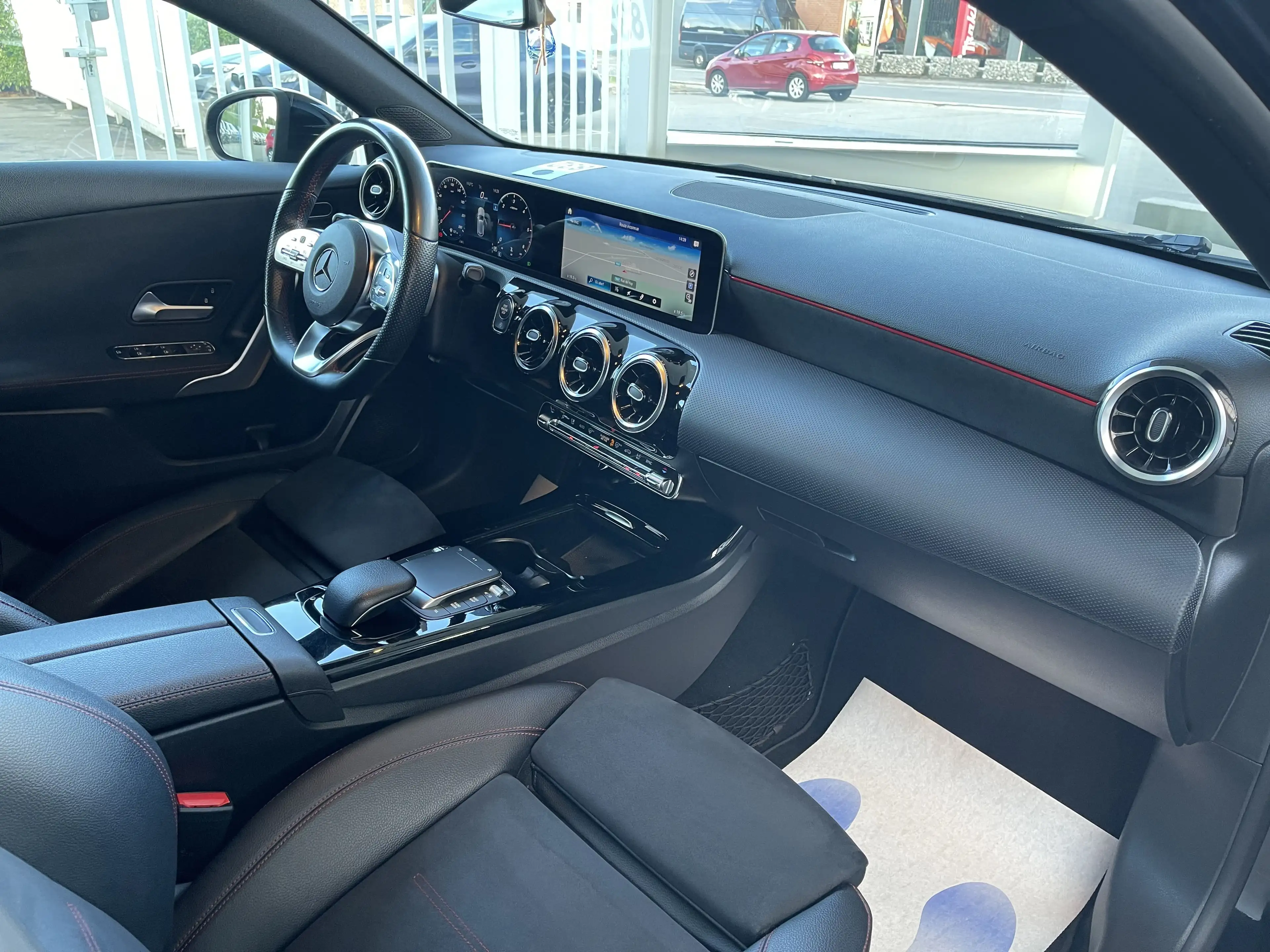 Mercedes-Benz A 180 d *** GARANTIE + PACK AMG + LED + GPS + CUIR *** — photo 9