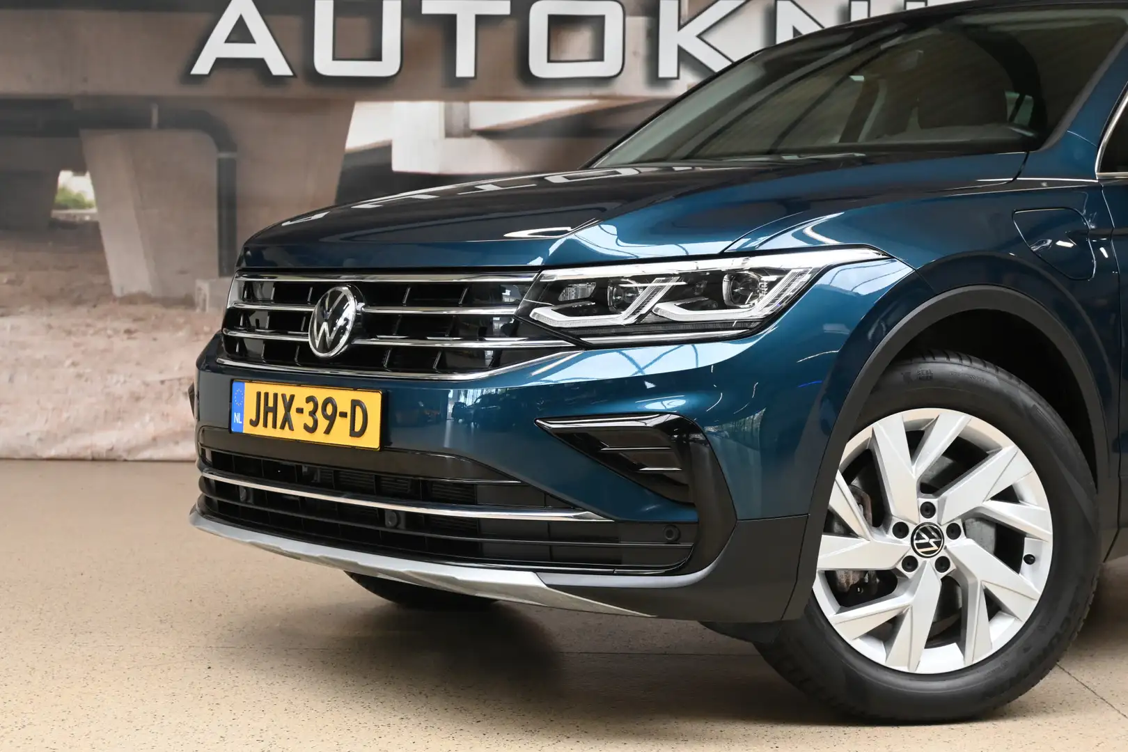 Volkswagen Tiguan 1.4 TSI eHybrid 245pk Elegance | Leder | Elek. sto Blauw - 2