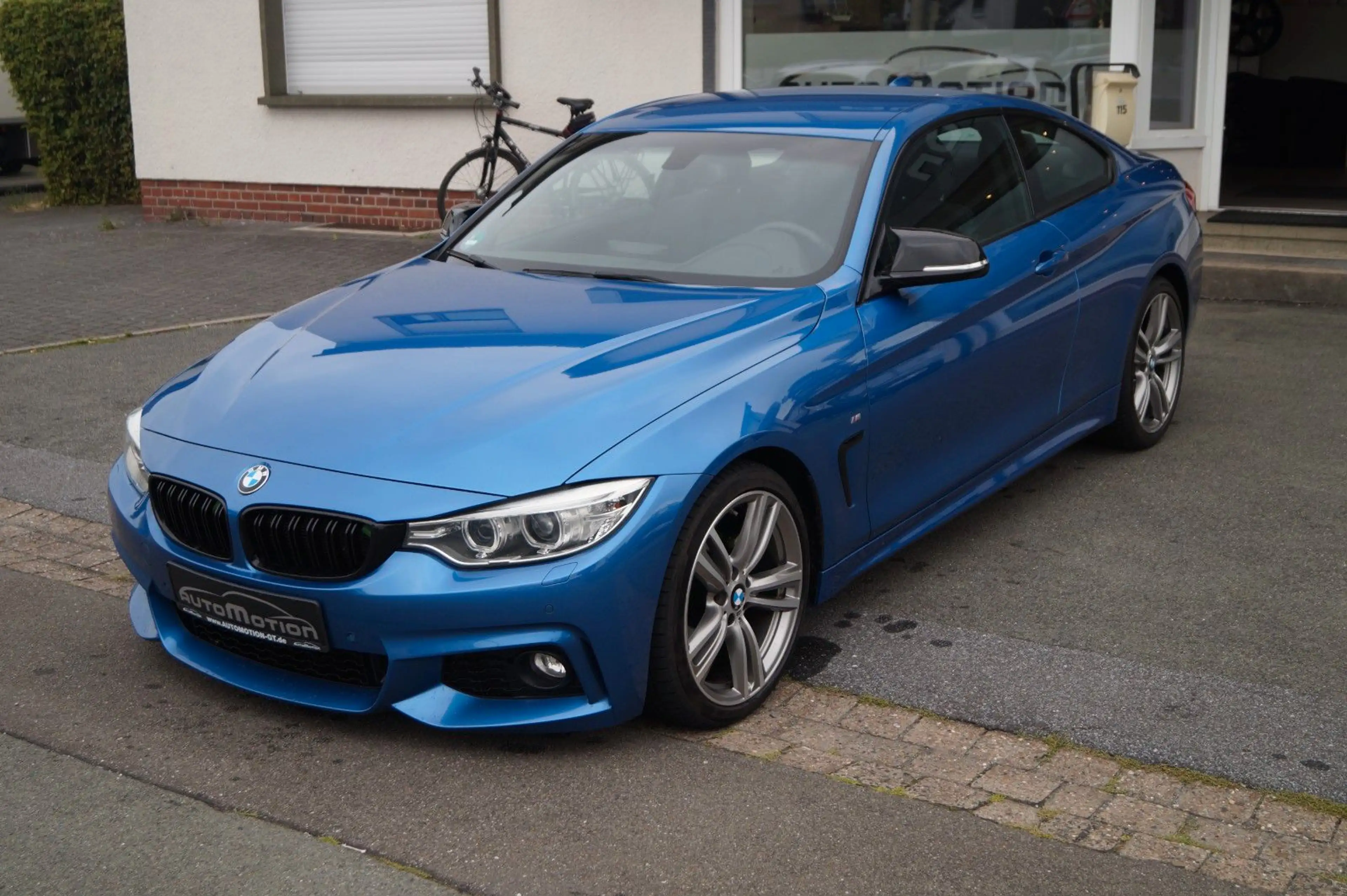 BMW 420 i Coupe*M-Paket*Bi-Xenon*Navi*Alcantara*2.Hd