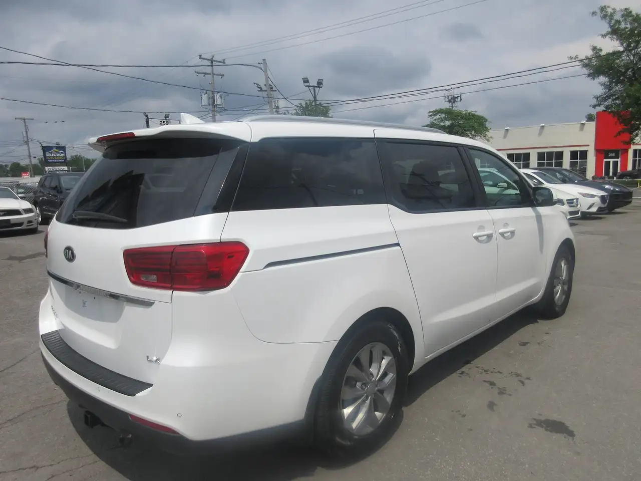 Kia Sedona снимка Kia Sedona