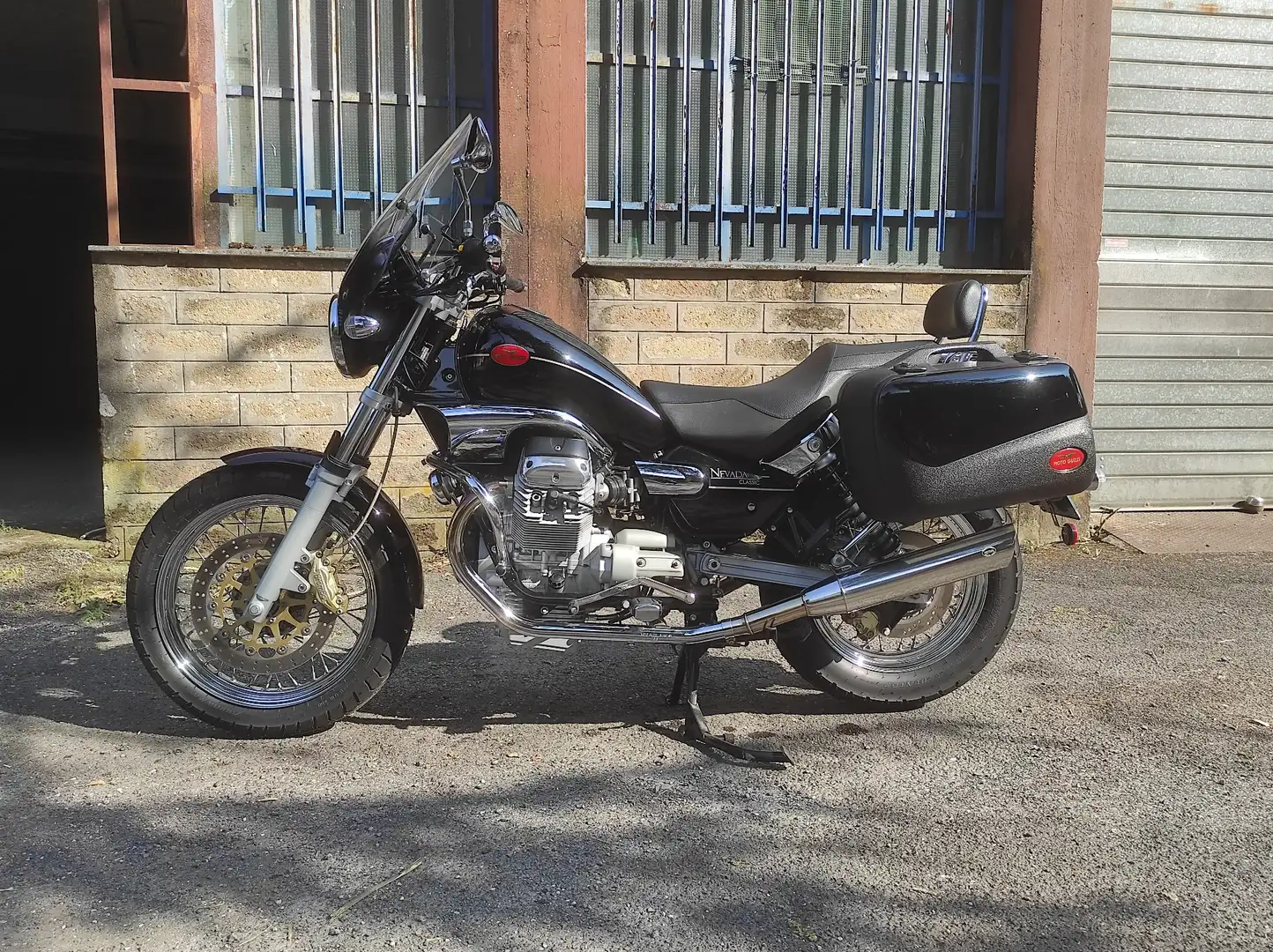 Moto Guzzi Nevada 750 i. e. Touring Schwarz - 1