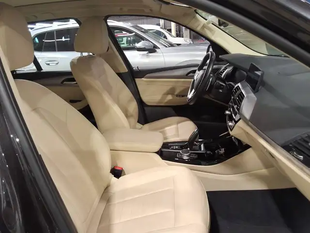 BMW X3 view 3