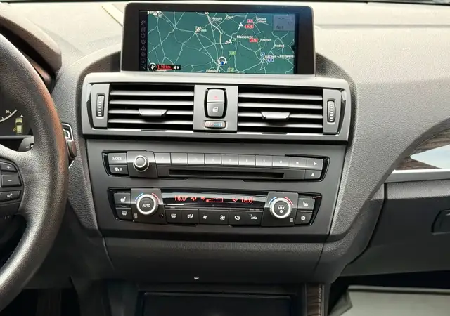 BMW 1 Series view 28