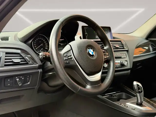 BMW 1 Series view 10