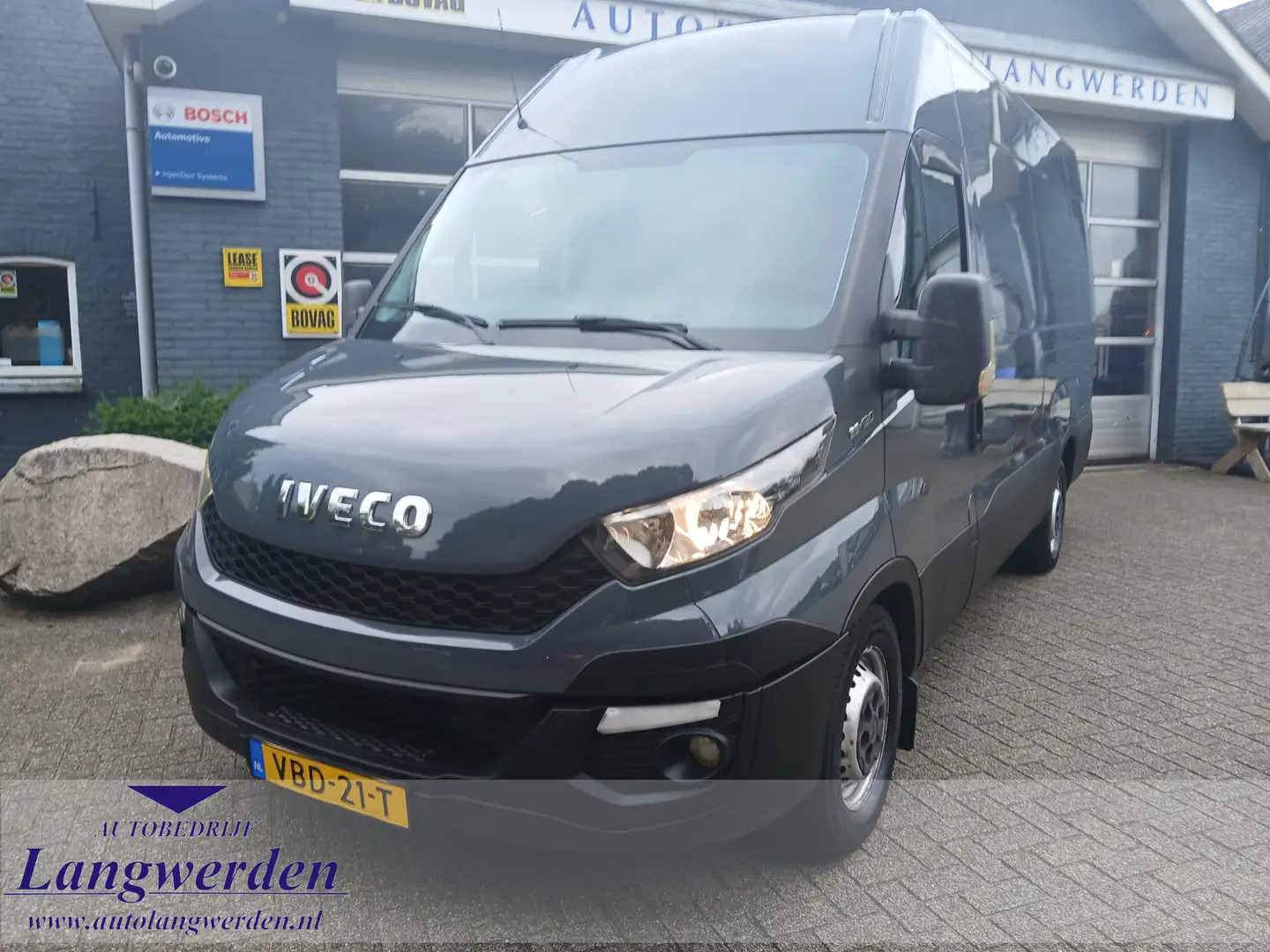 Iveco Daily 35S13V 2.3 352 H2 L2 / trekhaak / camera / 160 PK Grijs - 1