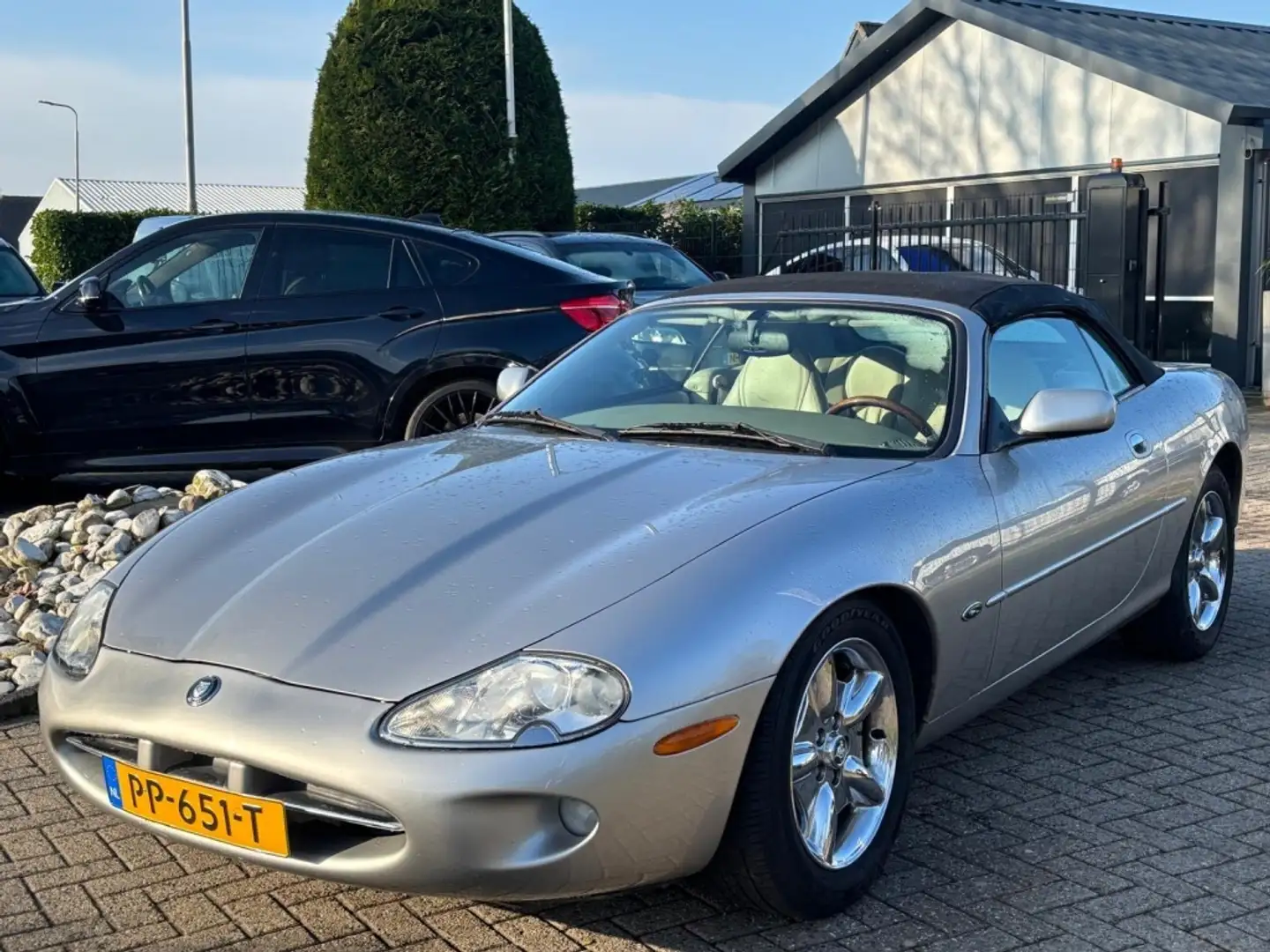 Jaguar XK8 4.0 V8 Convertible Cabriolet 1999 Youngtimer Gris - 1