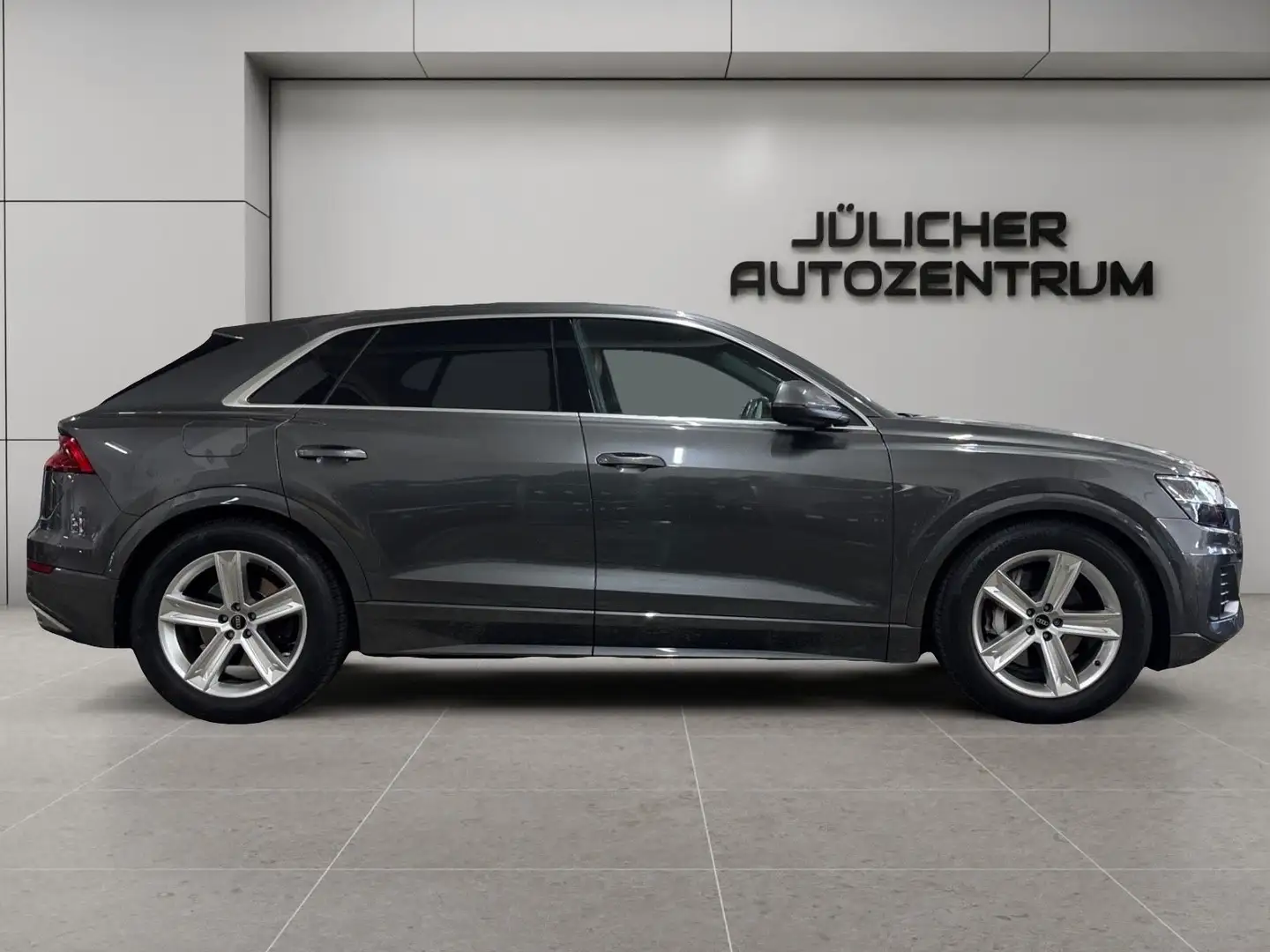 Audi Q8 45 TDI quattro, Pano, 1.Hand, Insp. Neu Grau - 2