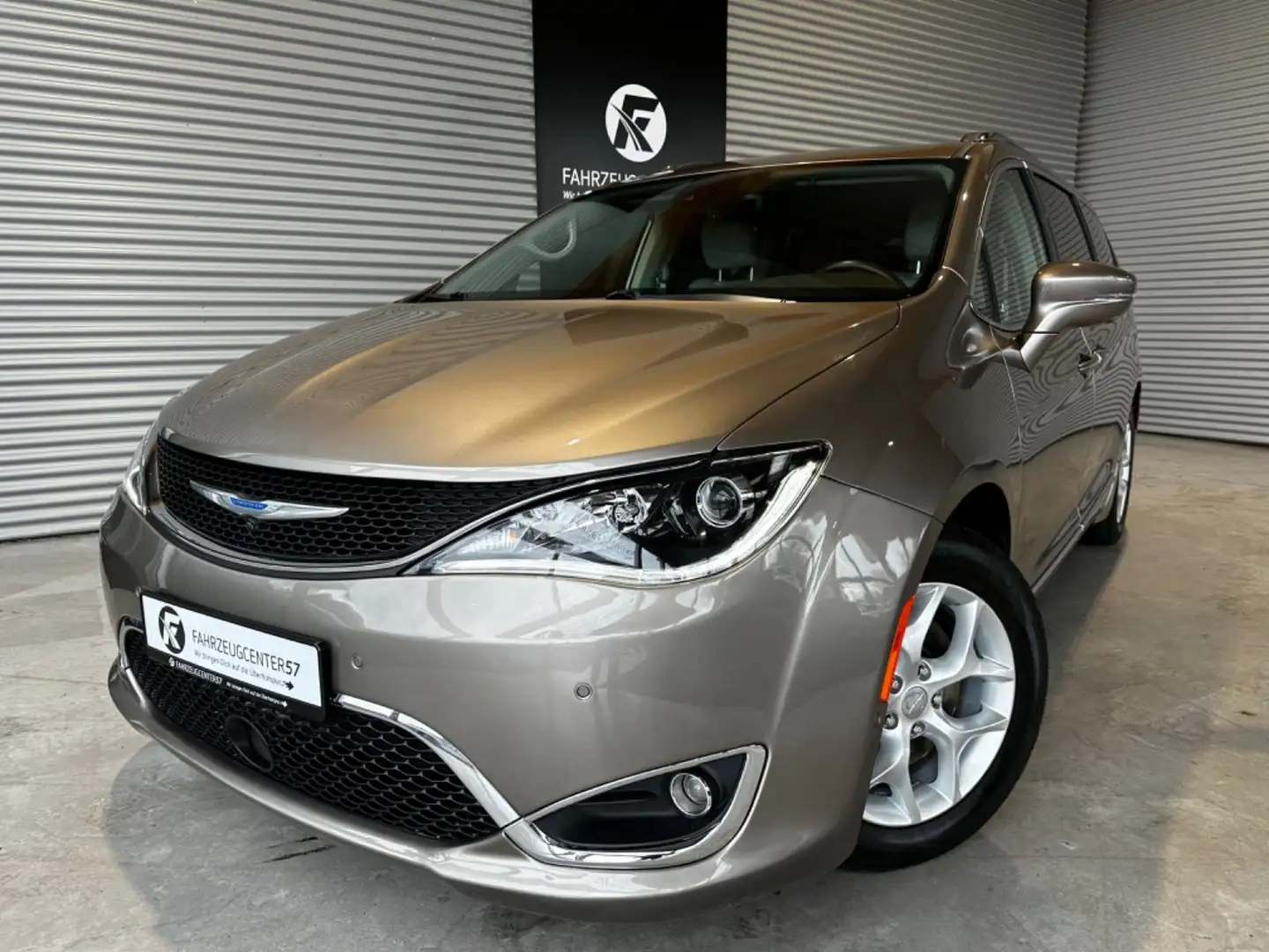 Chrysler Pacifica 3.6L V6/7-SITZER/CARPLAY/360° KAMERA Beige - 1
