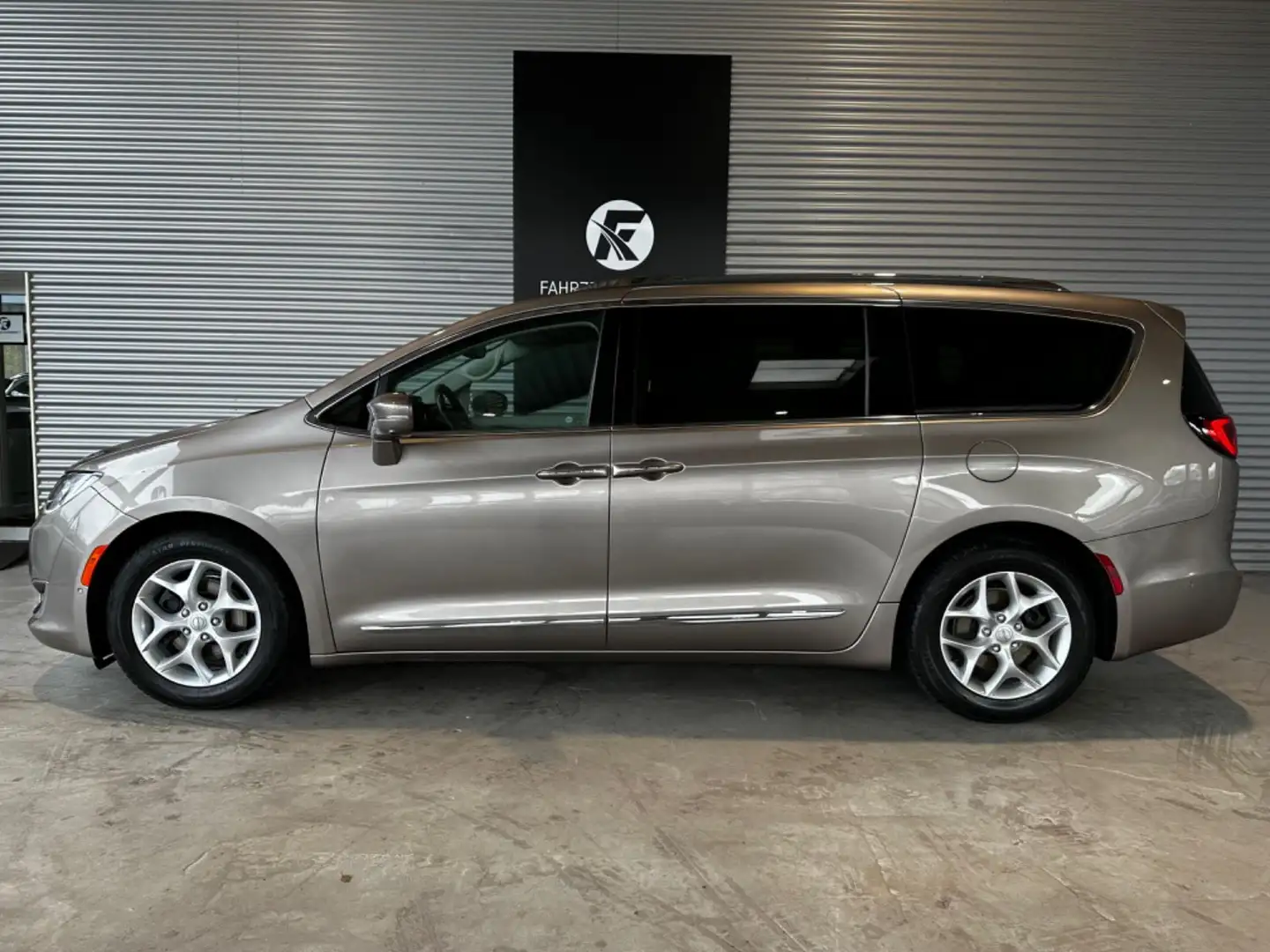 Chrysler Pacifica 3.6L V6/7-SITZER/CARPLAY/360° KAMERA Beige - 2