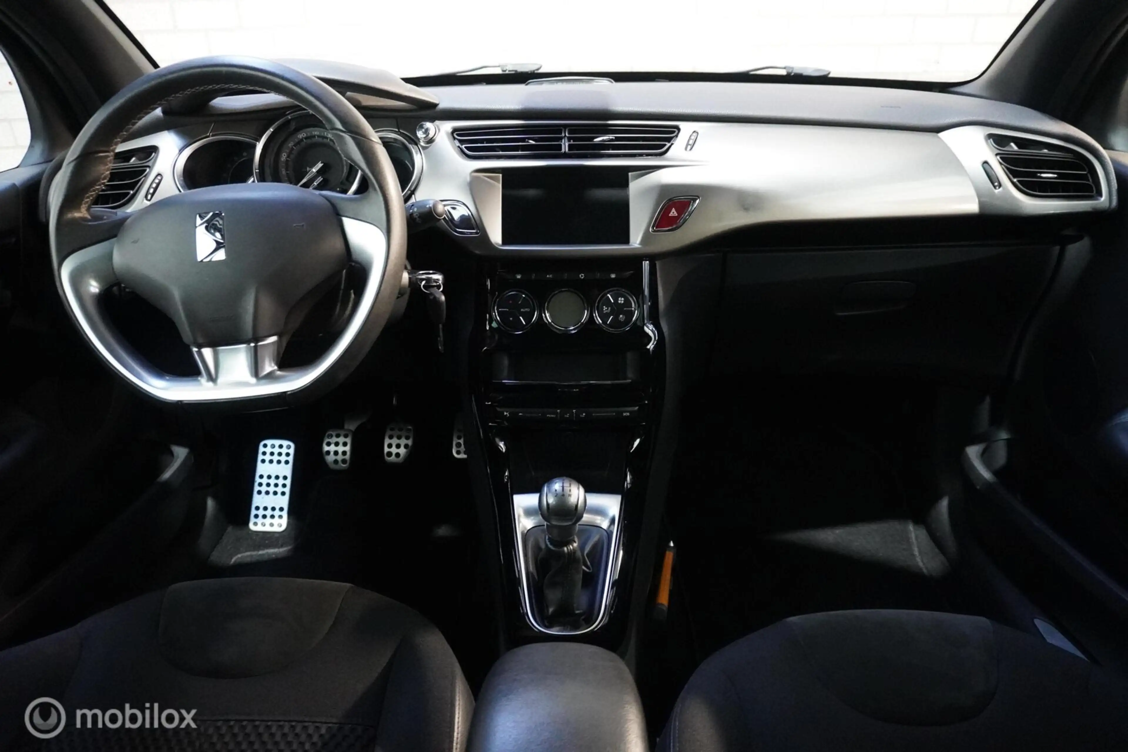 DS Automobiles DS 3 1.2 PureTech Business — photo 9