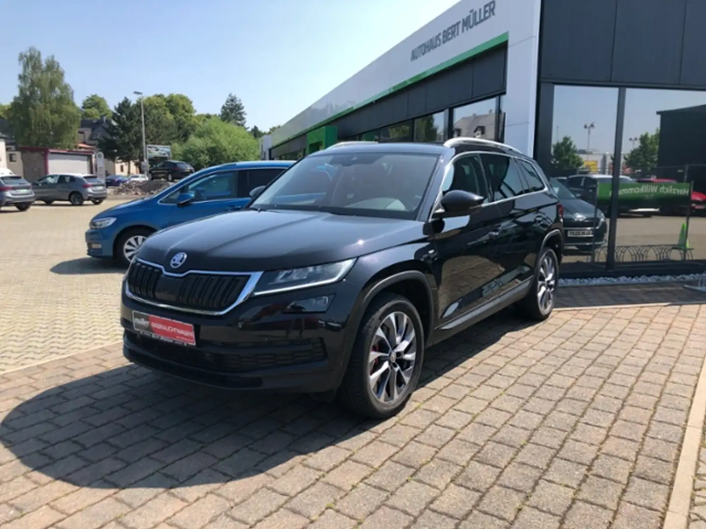 Skoda Kodiaq Drive TDI DSG 4x4 Columbus Navi AHK Black - 2