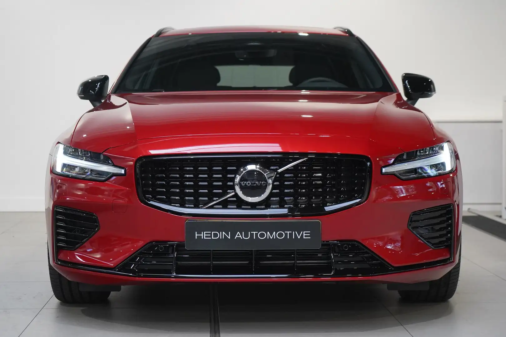 Volvo V60 T6 Plug-in hybrid AWD Ultra Dark | Premium Audio H Rood - 2
