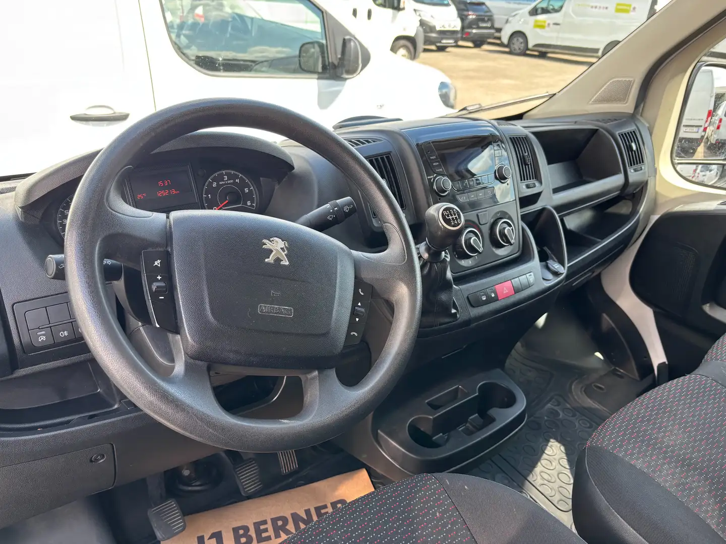 Peugeot Boxer KW33 L1H1 Pro BlueHDi 120 Weiß - 2