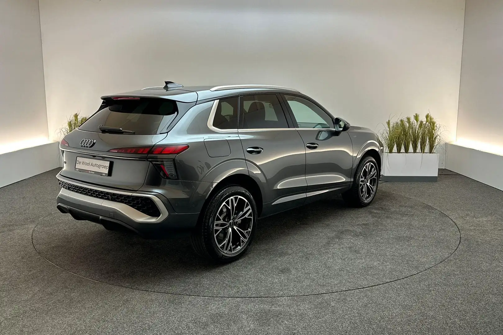 Audi Q3 S edition e-hybrid S tronic Gris - 2