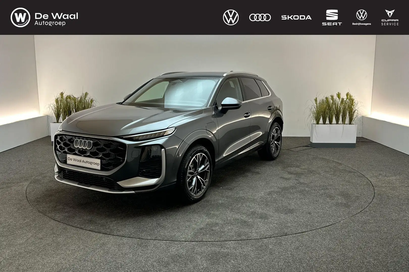 Audi Q3 S edition e-hybrid S tronic Gris - 1