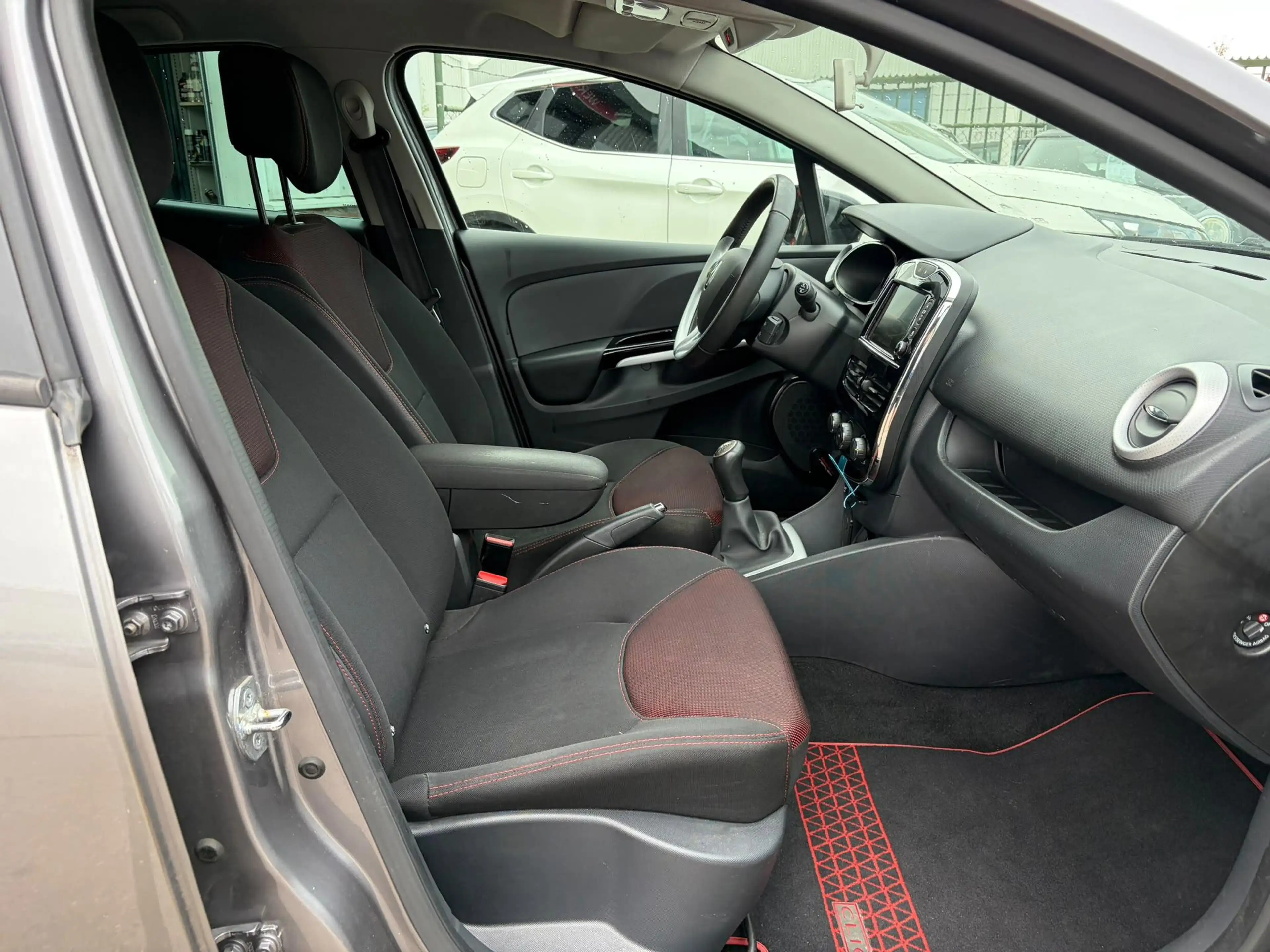 Renault Clio 0.9 TCe Expression Airco, cruise, navi — photo 11