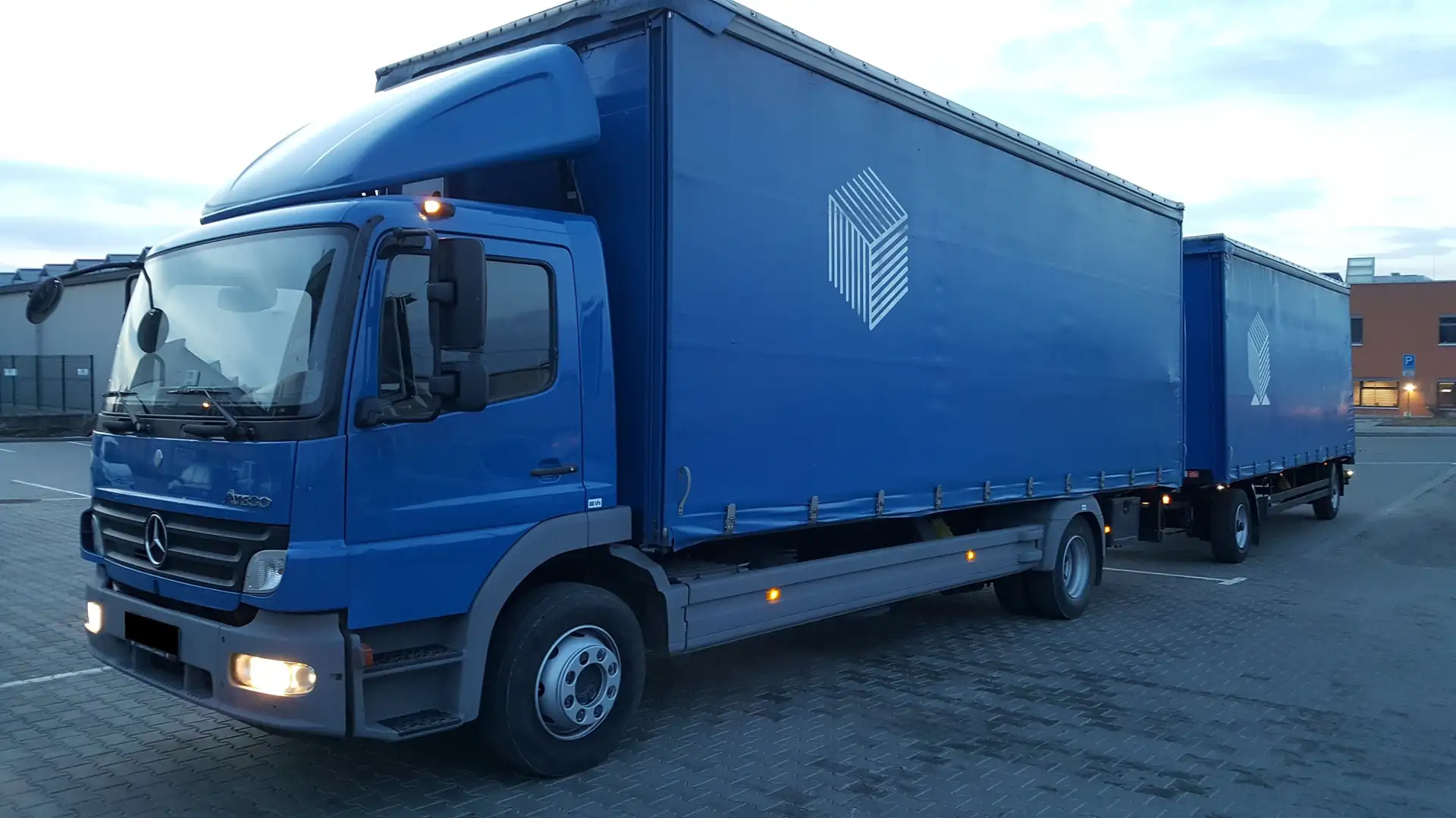 Mercedes-Benz Atego 1524 + ANH Schwarzmüller Blau - 1