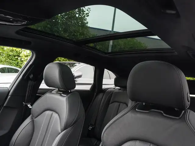 Audi S4 view 8