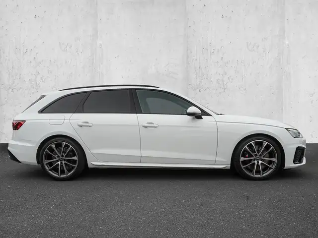 Audi S4 view 5